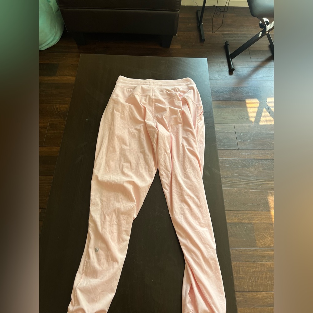 Dance studio pants from lululemon, size 6, worn a few times - Picture 3 of 4